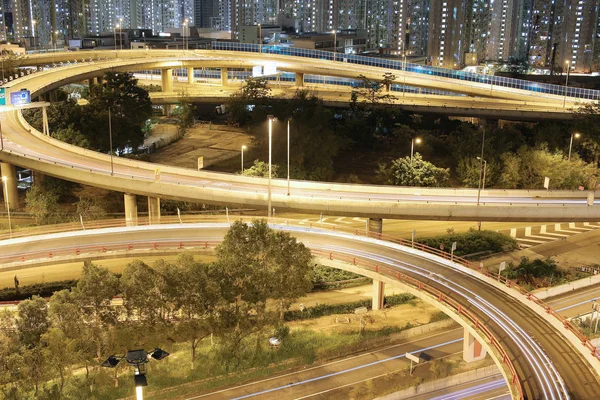 gece görünümü Modern şehir trafik otoyol ve köprü