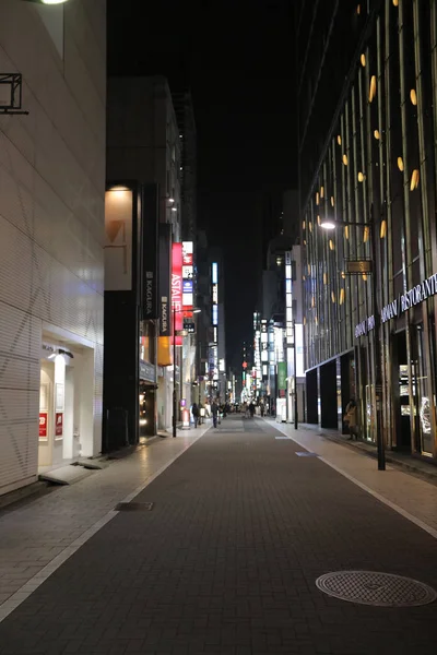 Вид улицы Гинзы ночью в 2016 году — стоковое фото