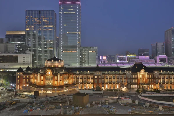 akşam Tokyo İstasyonu