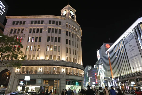 Wako Kreuzung in der Nacht in ginza tokyo. — Stockfoto