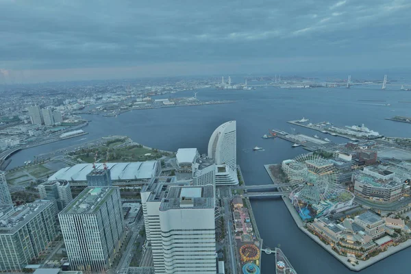 Yokohama Minatomirai alanının gece sahne
