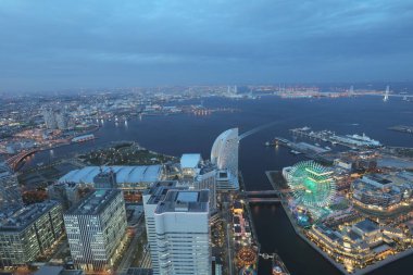 Yokohama defne cityscape alacakaranlıkta