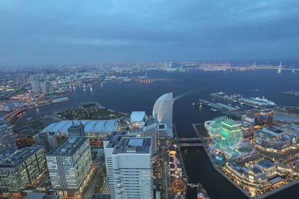 Yokohama defne cityscape alacakaranlıkta