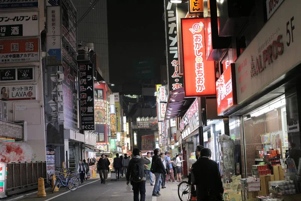 Shinjuku 's Kabuki Central Road di Tokyo, Jepang . — Stok Foto