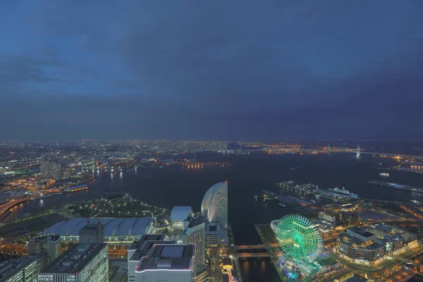 Yokohama Minatomirai alanının gece sahne
