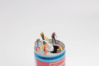 küçük dalgıç bir açık alüminyum olabilir anlamına gelir.