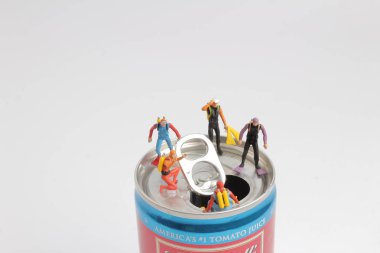 küçük dalgıç bir açık alüminyum olabilir anlamına gelir.