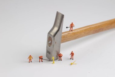  plastik oyuncak üreticisi inşaat işçisi arasında