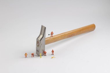  plastik oyuncak üreticisi inşaat işçisi arasında