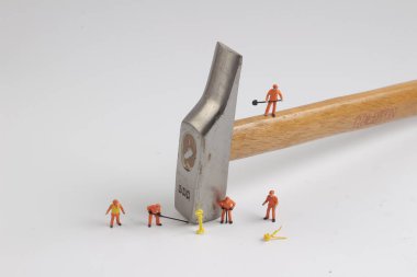  plastik oyuncak üreticisi inşaat işçisi arasında