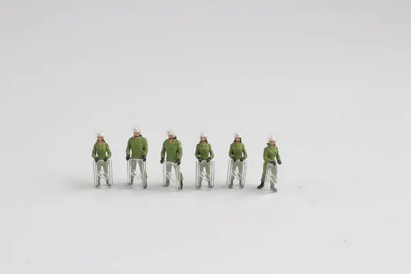 Grupp av figurera av polisen på stående — Stockfoto
