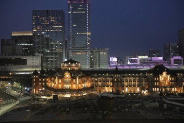 akşam Tokyo İstasyonu