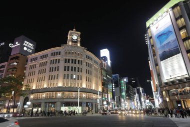  Tokyo Ginza kavşak geceleri.