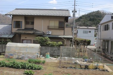 kırsal Japonya'da 2016 Fujikyuko hattı