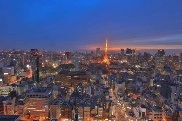 Dünya Ticaret Merkezi'nden görüldüğü gibi Güney Tokyo siluetinin