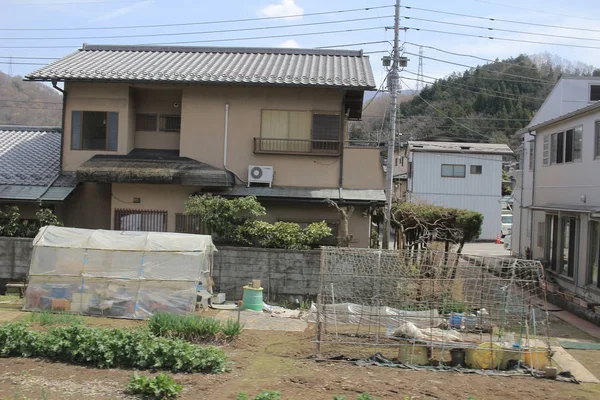 kırsal Japonya'da 2016 Fujikyuko hattı