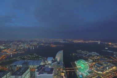 Yokohama Minatomirai alanının gece sahne