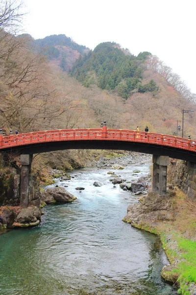 Puente rojo Shinkyo en Japón, hito — Foto de Stock