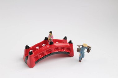 gemide Asya rakam ile kırmızı brige