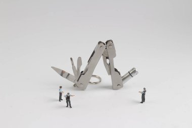 canlı ekranda küçük tv repoter alay