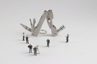 canlı ekranda küçük tv repoter alay