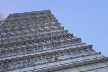 Modern desen cam bina ve gökyüzü arka plan .