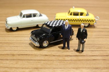 insanlar ve araba min rakamlar 