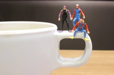 Eğlence kupa üzerinde bekleyen min dalgıç, 