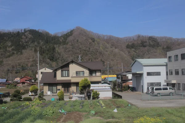 Chuo satır sınırlı hızlı tren kırsal Japonya'da görünümünü — Stok fotoğraf