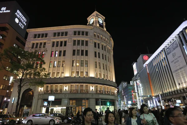 Skrzyżowanie Ginza w nocy w Tokio. — Zdjęcie stockowe