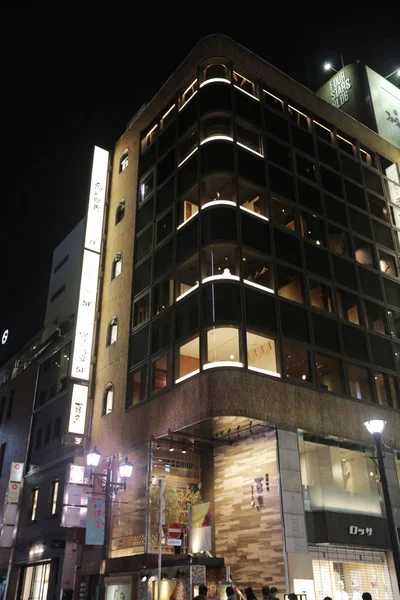 Ginza shopping district at rush hour in Tokyo. — Stock Photo, Image