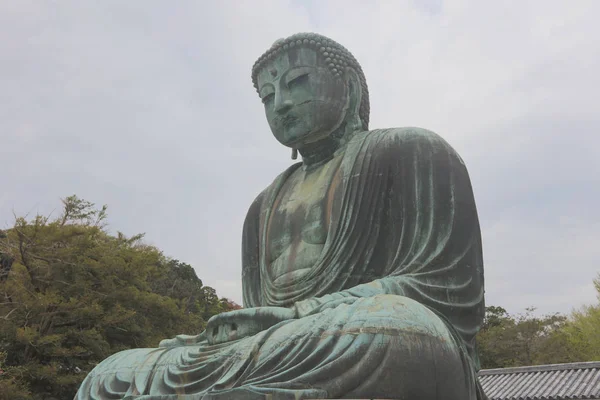 Eine Bronzestatue des Amida-Buddha in Kotokuin — Stockfoto
