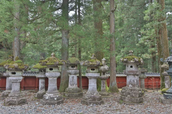 日光の神社で古い大きな日本語ランタン — ストック写真