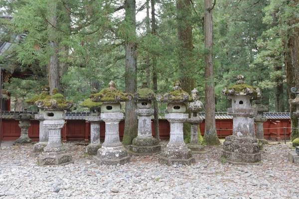 日光の神社で古い大きな日本語ランタン — ストック写真