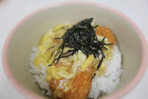 Escalope de poulet, nourriture japonaise — Photo