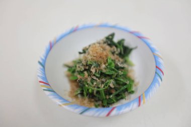 pişmiş sebze üst görünüm çanak