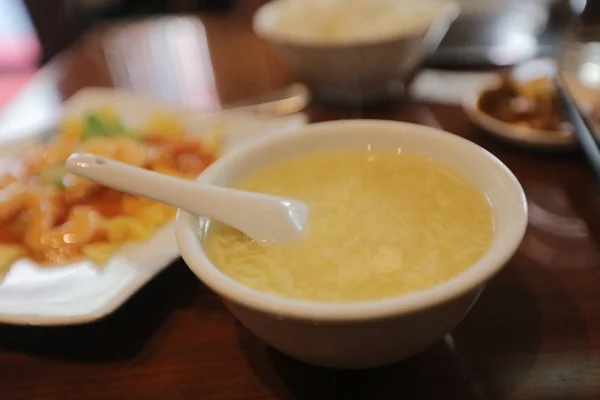 Maissuppe in Schüssel — Stockfoto