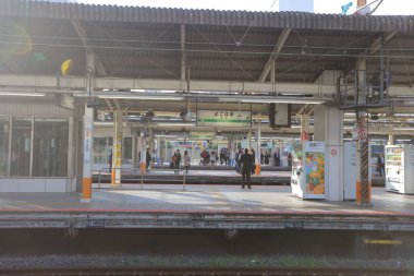  Metro, Japonya istasyonda tren