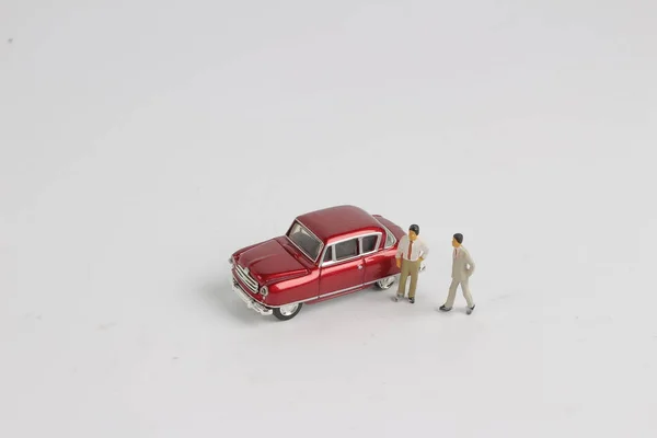 Kleinbetrieb mit Figur und Spielzeugauto — Stockfoto