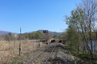 Mesafe içine çalışan tren rayları