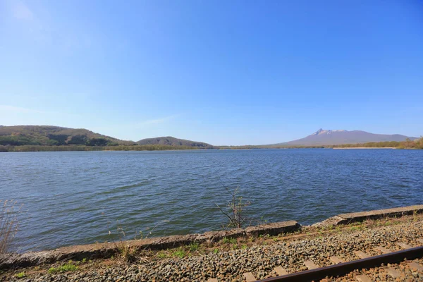 Mesafe içine çalışan tren rayları