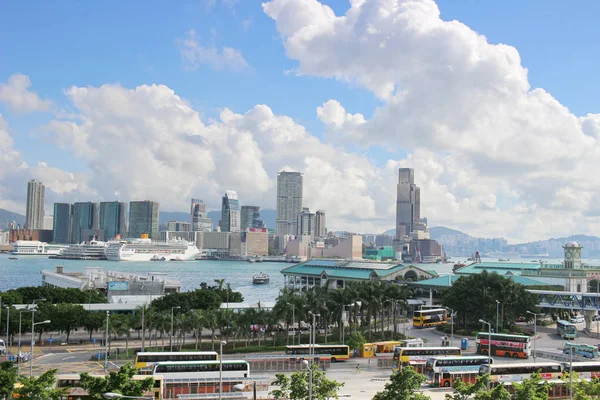 Fuera del centro comercial en Hong Kong, China, en un día soleado . — Foto de Stock