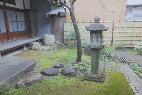 El jardín japonés en el viejo iwasaki — Foto de Stock