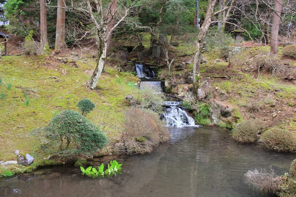sanbutsu Tapınağı'nda Bahçe