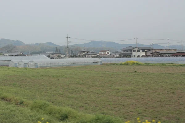 Blick auf die Landschaft mit dem Zug — Stockfoto