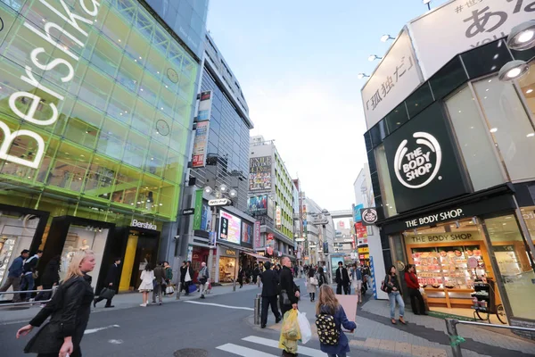 Shibuya is het beroemde winkelgebied — Stockfoto