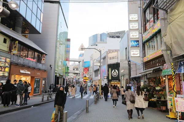 Shibuya ünlü alışveriş bölgesi olduğunu