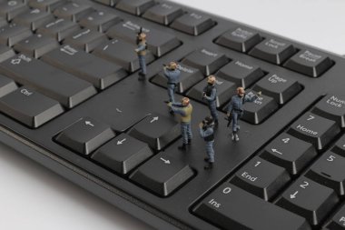 Mini Özel Tim bir dizüstü bilgisayar virüslere karşı koruma