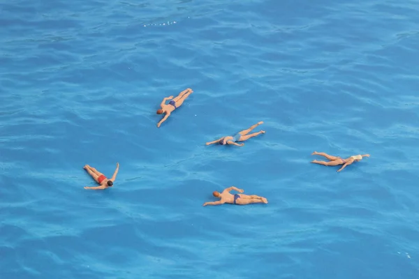 Figura piscina de natación en agua natural hermosa —  Fotos de Stock