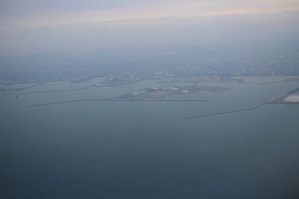 Vista do avião da janela no aeroporto de Kansai — Fotografia de Stock